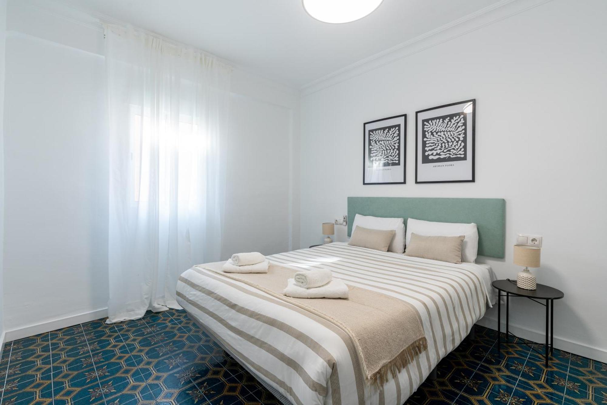 Piso Elegante Y Nuevo De 3 Habitaciones Y 2 Banos Sevilla Exterior foto
