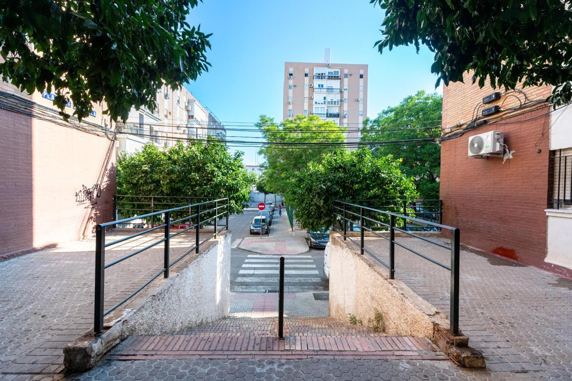 Piso Elegante Y Nuevo De 3 Habitaciones Y 2 Banos Sevilla Exterior foto