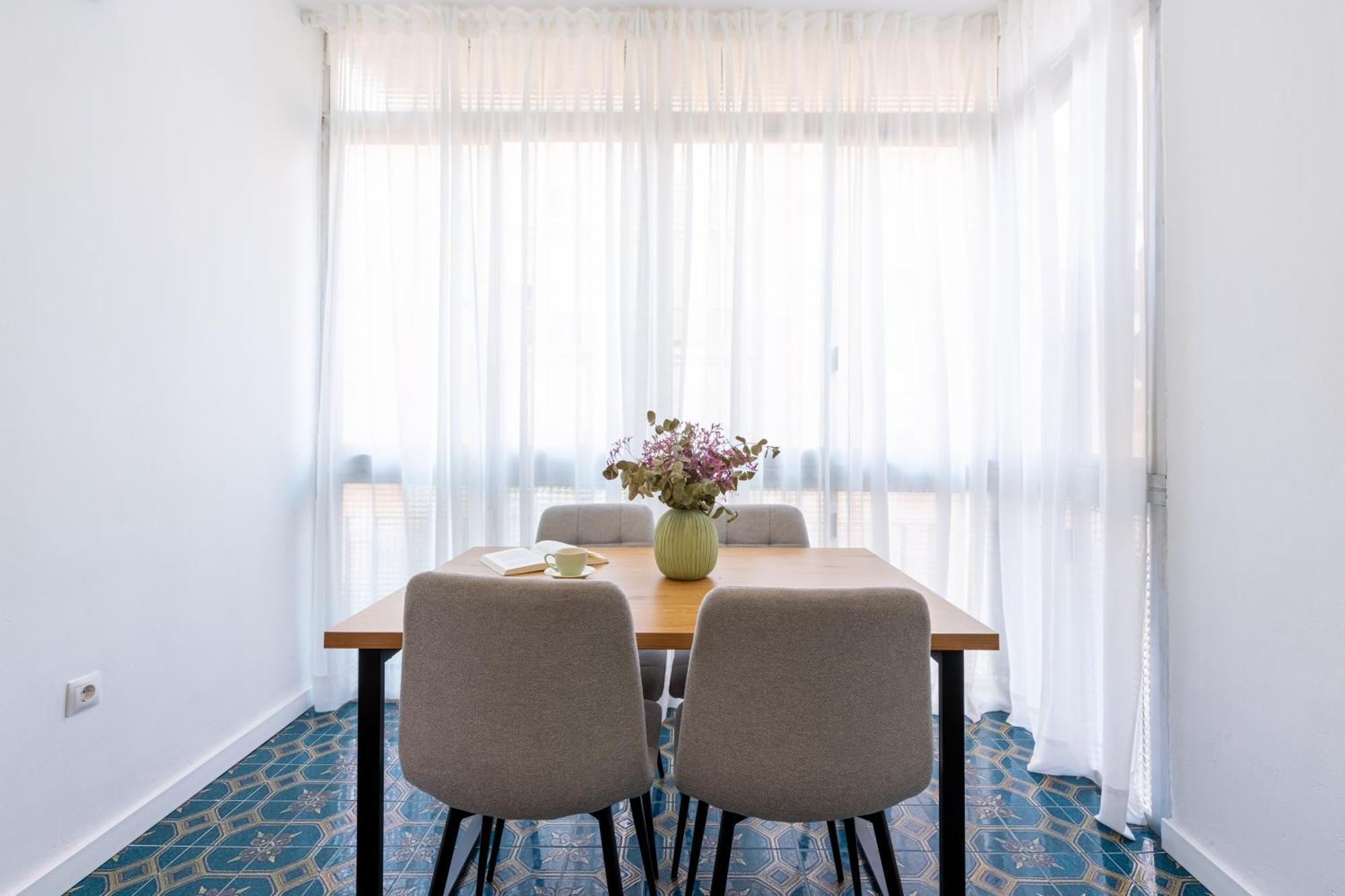 Piso Elegante Y Nuevo De 3 Habitaciones Y 2 Banos Sevilla Exterior foto