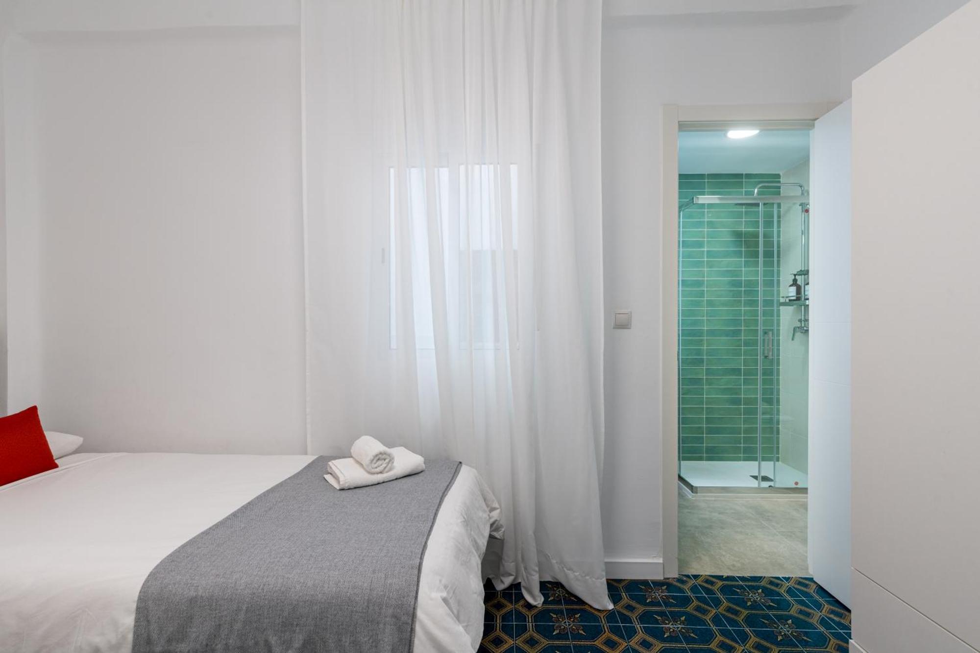 Piso Elegante Y Nuevo De 3 Habitaciones Y 2 Banos Sevilla Exterior foto